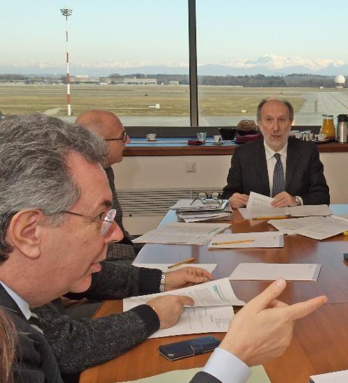 L'assessore regionale alle Infrastrutture e trasporti, Graziano Pizzimenti, durante la seduta di Giunta svoltasi al Trieste Airport.